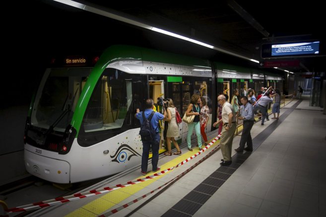 El metro durante una visita de prueba de colectivos ciudadanos.