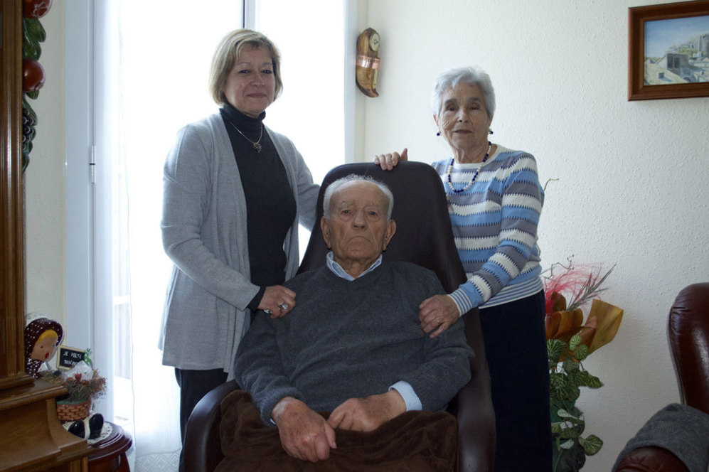 Luis Perea con su esposa Mara y su hija Pilar el pasado mes de abril