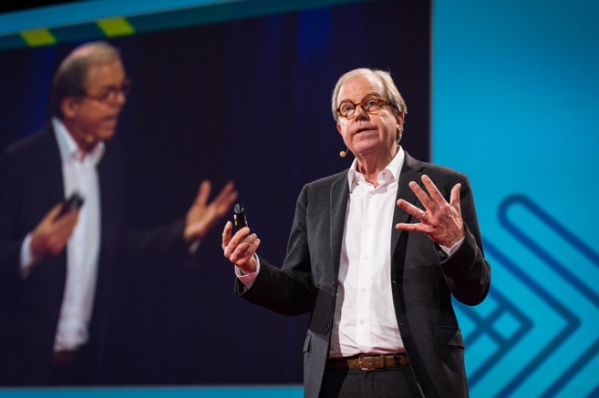 Nicholas Negroponte, durante su última conferencia TED.