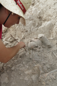 Excavaciones en la tercera tumba