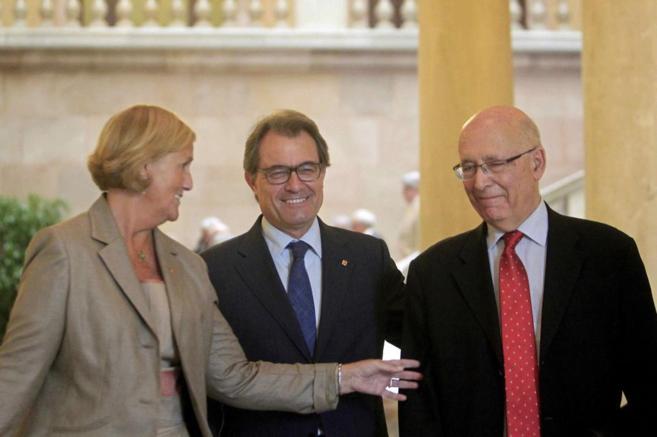 El presidente de la Generalitat, Artur Mas, con la presidenta del...