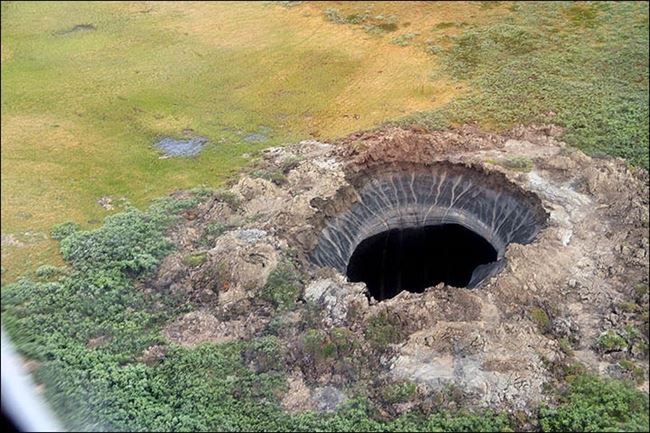 El agujero en Yamal (Siberia) captado desde un helicptero.