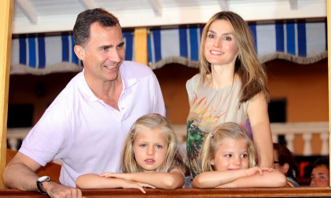 Los Reyes junto a sus hijas durante unas vacaciones en Palma de...