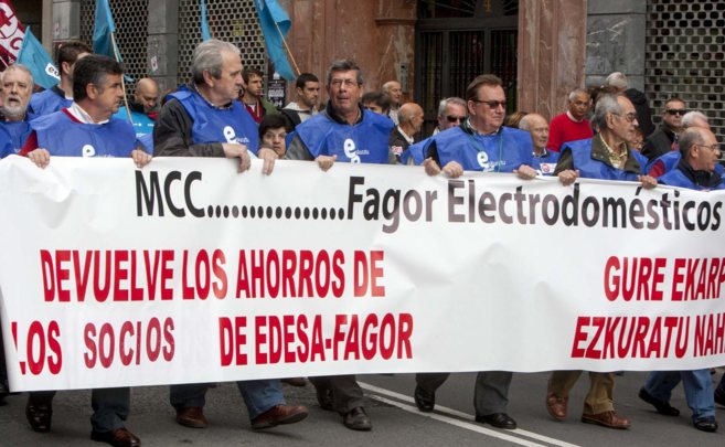 Trabajadores de Edesa y Fagor en una manifestación.