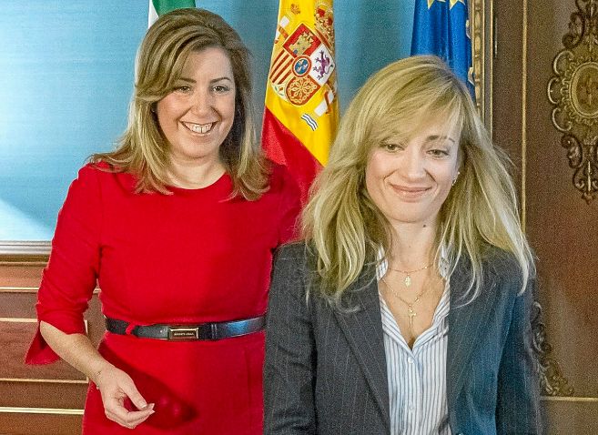La presidenta de la Junta, Susana Díaz, con la líder de UGT-A,...