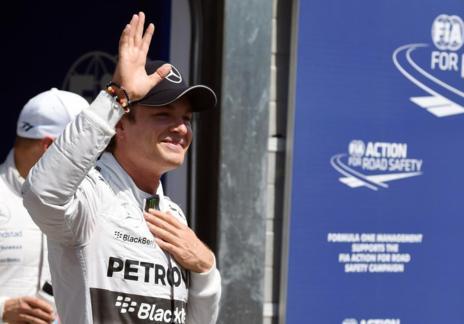 Nico Rosberg saluda a los aficionados alemanes.