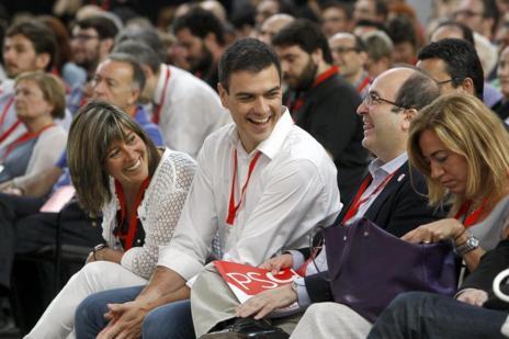 Pedro Sánchez junto a Miquel Iceta en el Congreso extraordinario del...