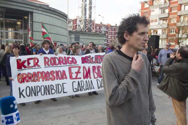 Niko Moreno en una concentracin por la detencin de un dirigente de...
