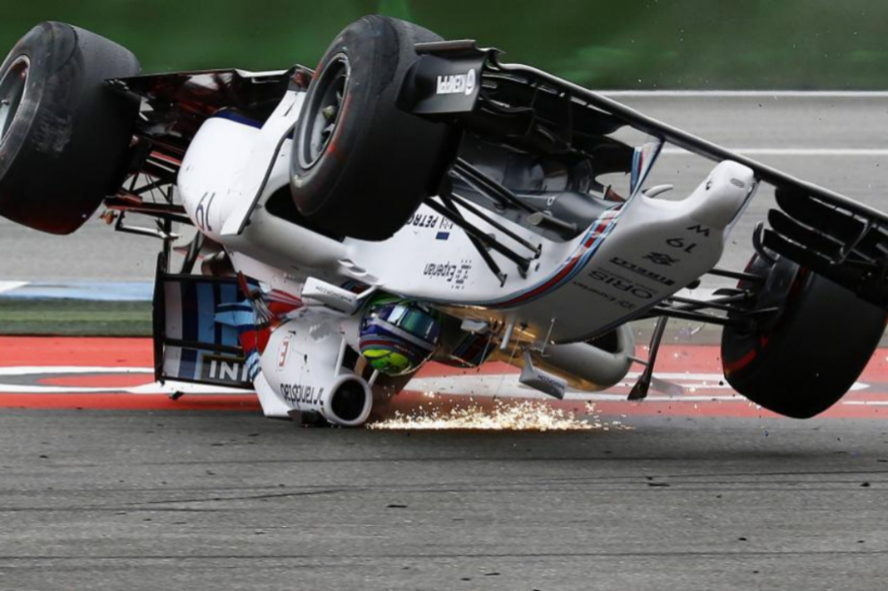 Felipe Massa choc contra el McLaren de Magnussen en la primera curva...