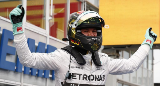 Nico Rosberg celebra su victoria en el circuito de Hockenheim.