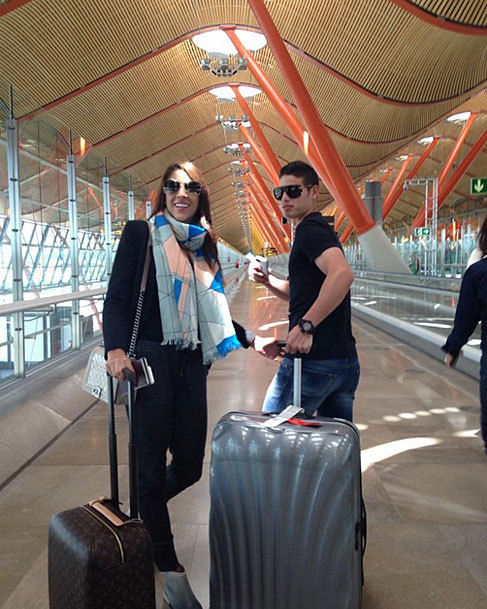James Rodrguez y su esposa en el aeropuerto de Barajas.