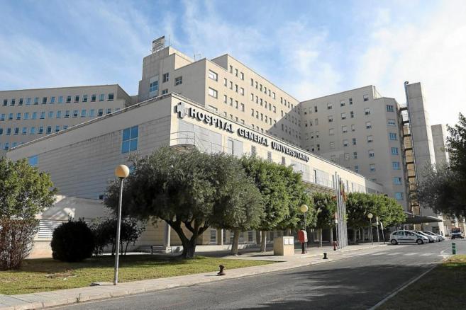 Fachada principal del Hospital General Universitario de Alicante.
