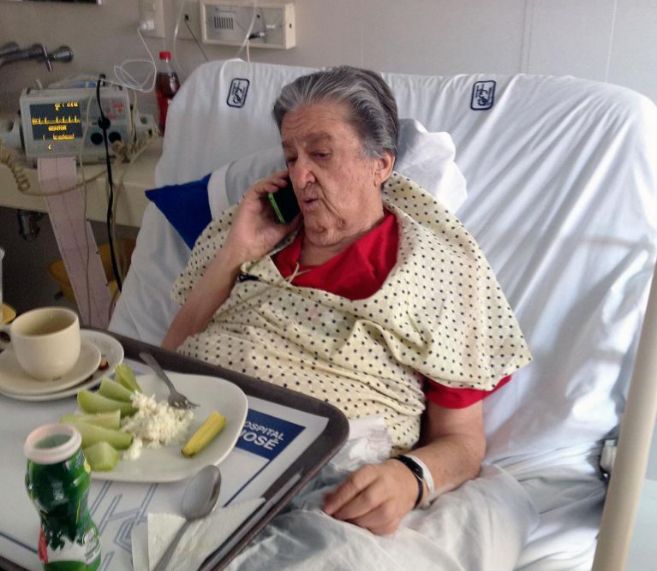 Rosa Verduzco, "Mama Rosa", desayunando en el Hospital de...