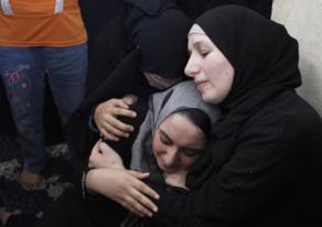 Madres palestinas en el funeral de una de las vctimas.