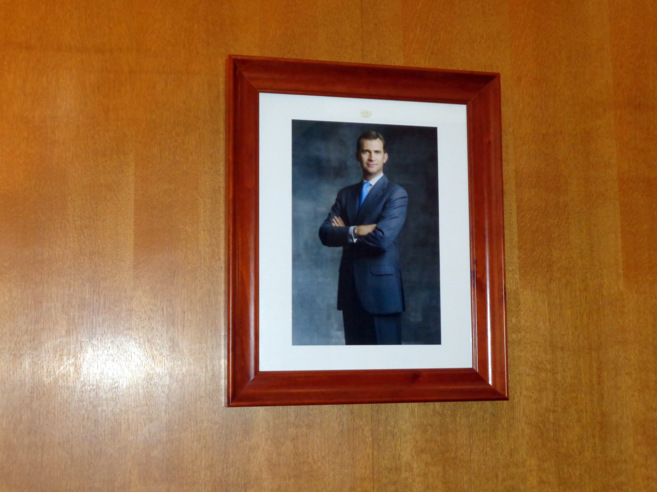 Nuevo retrato oficial del Rey Felipe VI en un despacho institucional