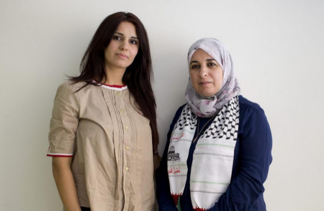 Hadil y Aysha, en las oficinas de la APAEE.