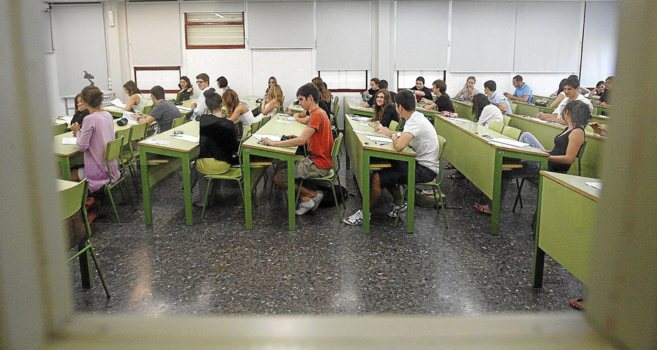 Estudiantes en una clase de un instituto de Valencia.