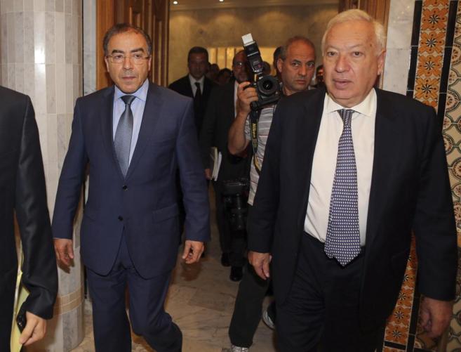 El ministro de Exteriores tunecino, Mongi Hamdi y Jos Manuel...