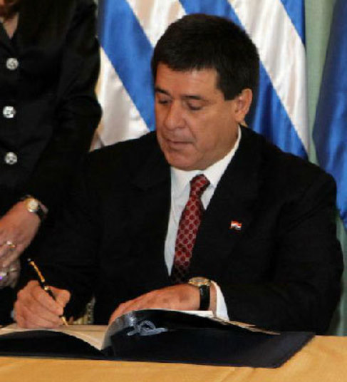 Cartes, en la firma de una serie de acuerdos con Uruguay das atrs.