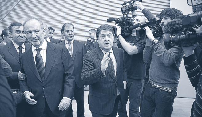 El ex presidente de Caja Madrid, Rodrigo Rato, y el ex presidente de...
