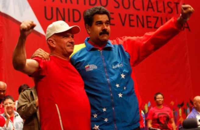 El presidente venezolano Nicols Maduro junto al exjefe de la...