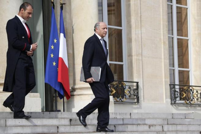El ministro de Exteriores francs, Laurent Fabius, abandona el...