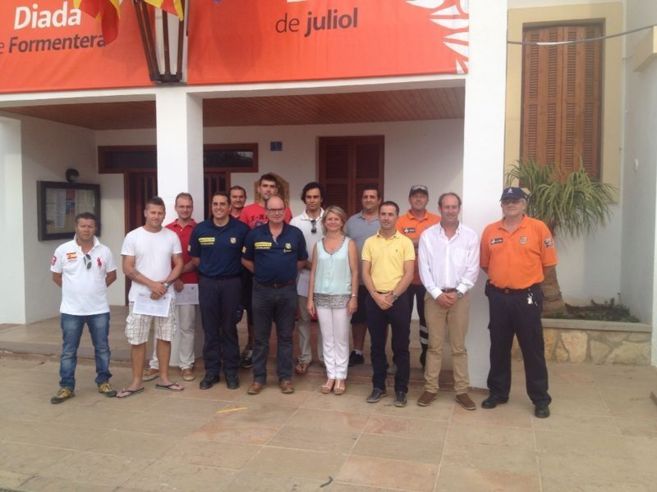 M.Núria Riera, José Alcaraz, Jaume Ferrer y los voluntarios que han...