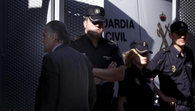 Luis Brcenas llega a la Audiencia Nacional antes de ingresar en...