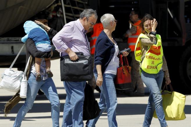 Llegada a Madrid de los 37 espaoles evacuados de Libia.