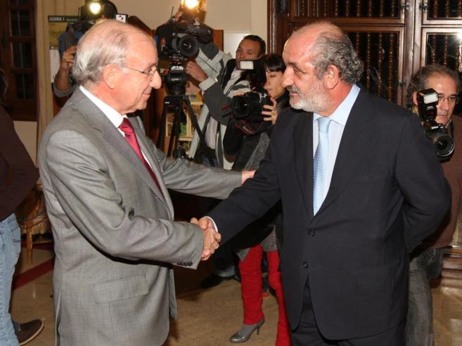 Los ex presidentes de Caja Duero, Julio Fermoso (izqda.) y  Caja...