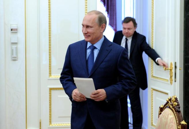 El presidente ruso Vladimir Putin, entrando en el Consejo de...