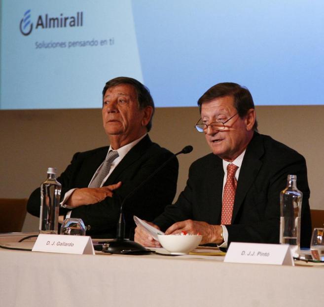 Antonio y Jorge Gallardo en una junta de accionistas de Almirall.