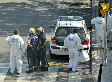 Agentes en el escenario del atentado en Palmanova el 30 de julio de...