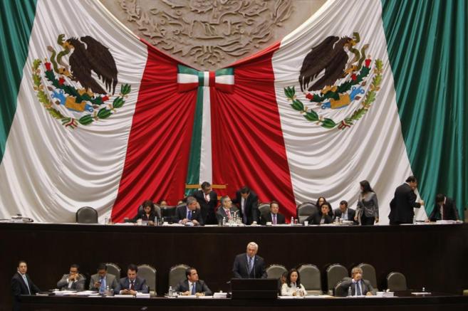 Los diputados en la Cmara de Diputados de Mxico analizan la...
