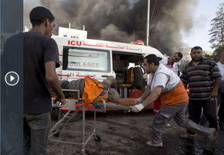 Explosin hoy en Gaza al paso de una ambulancia.