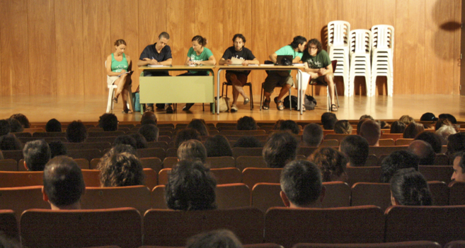 Imagen de la asamblea de docentes de Mallorca celebrada ayer en Santa...