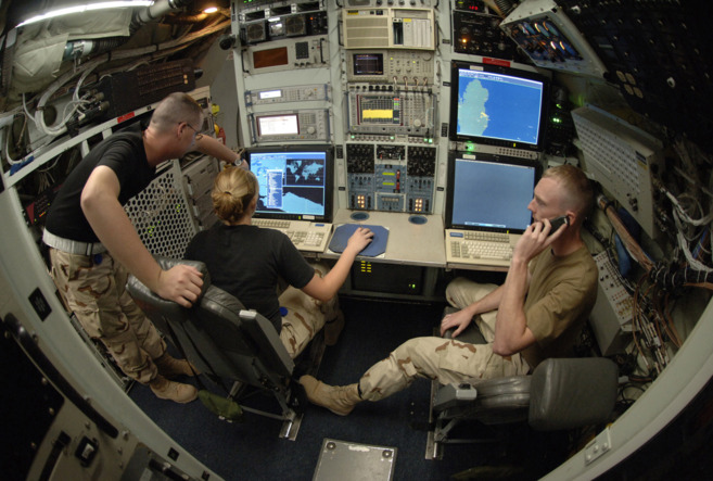 Interior de un avión  RG-135 con la tecnologia Rivet Joint