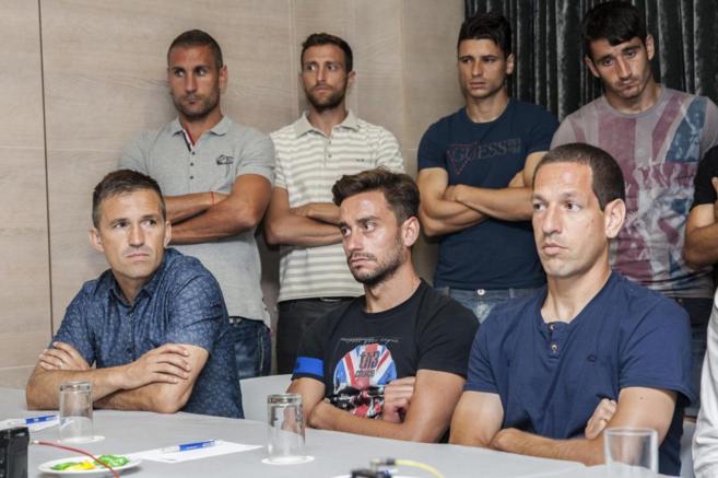 Rueda de prensa de los jugadores del Murcia junto a miembros de la...