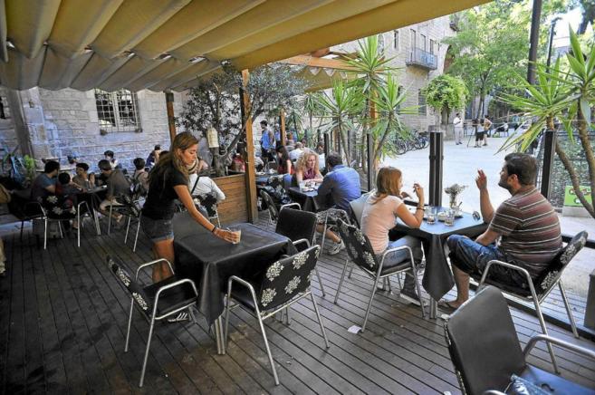 Vista de una de las mltiples terrazas que hay abiertas en Barcelona.