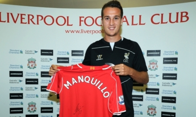Manquillo posa con la camiseta del Liverpool.