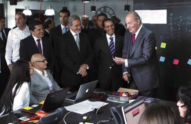 El Rey Juan Carlos conversa con emprendedores de Wayra, el acelerador...