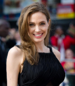 La actriz Angelina Jolie se someti a una doble mastectoma en mayo...