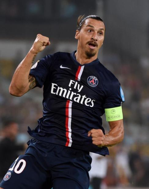 Ibrahimovic celebra su gol en la Supercopa de Francia