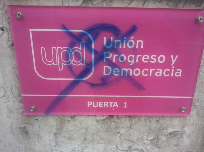 Pintada sobre ekl logo de UPyD en su sede de Valencia.