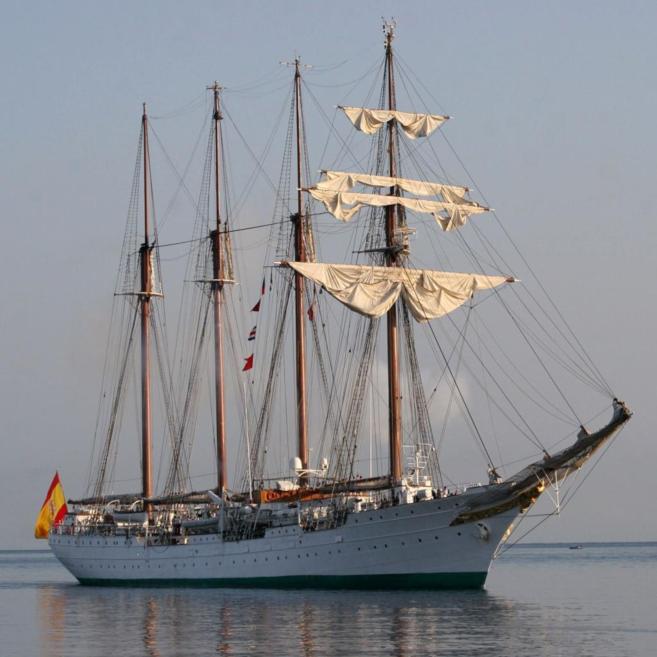 El buque escuela Juan Sebastin Elcano.