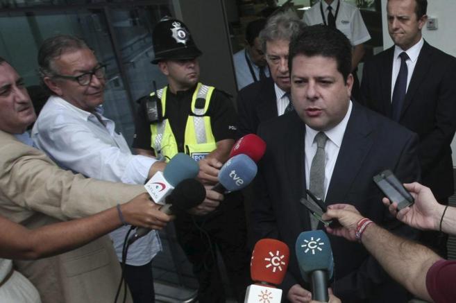 Fabian Picardo, ministro principal de Gibraltar, en un encuentro con...