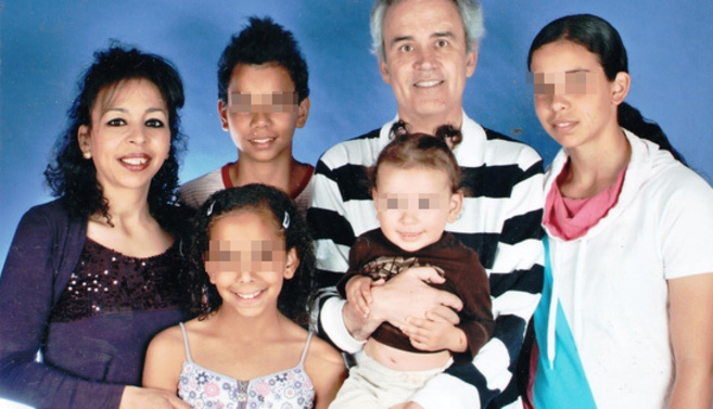 Antonio Esquivias y su familia, en la foto que han colgado en la...