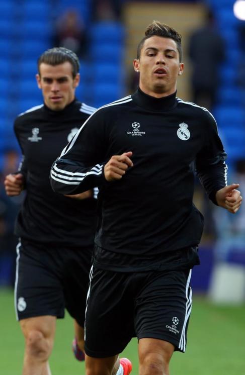 Cristiano Ronaldo y Bale, durante el entrenamiento.
