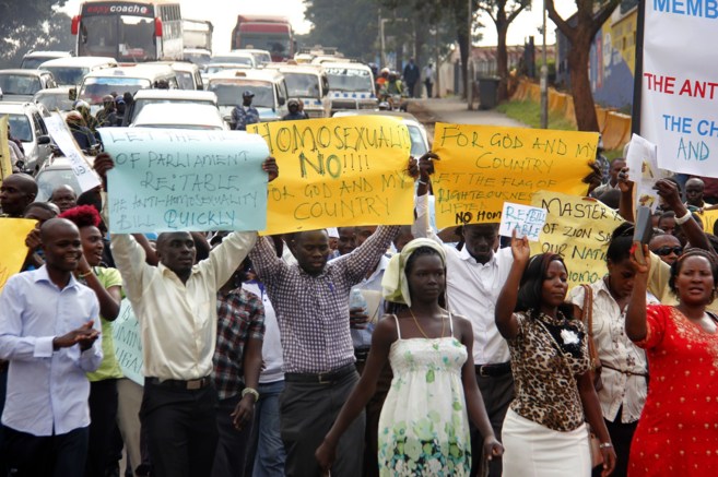 Activistas homosexuales protestan en las calles de Kampala contra la...