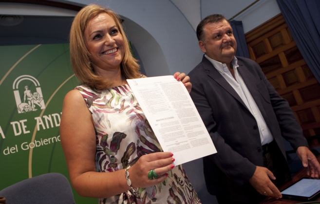 Mara Jos Serrano muestra el BOE con la ayuda del Gobierno de Aznar...
